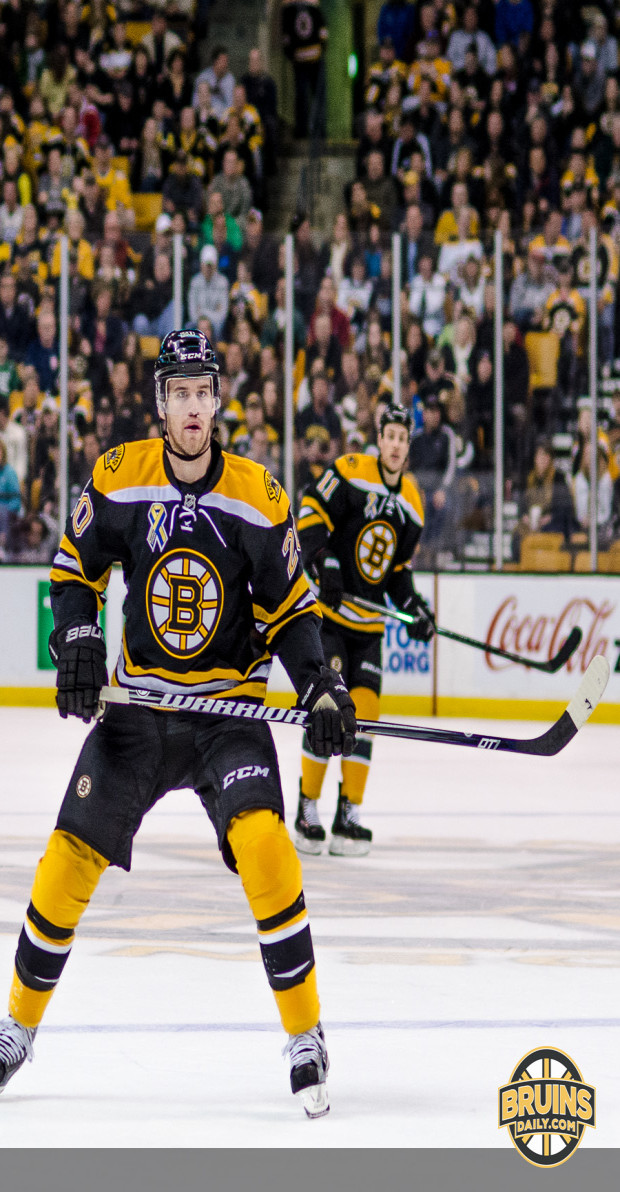 Line change sparks Bruins past Blackhawks in Game 2