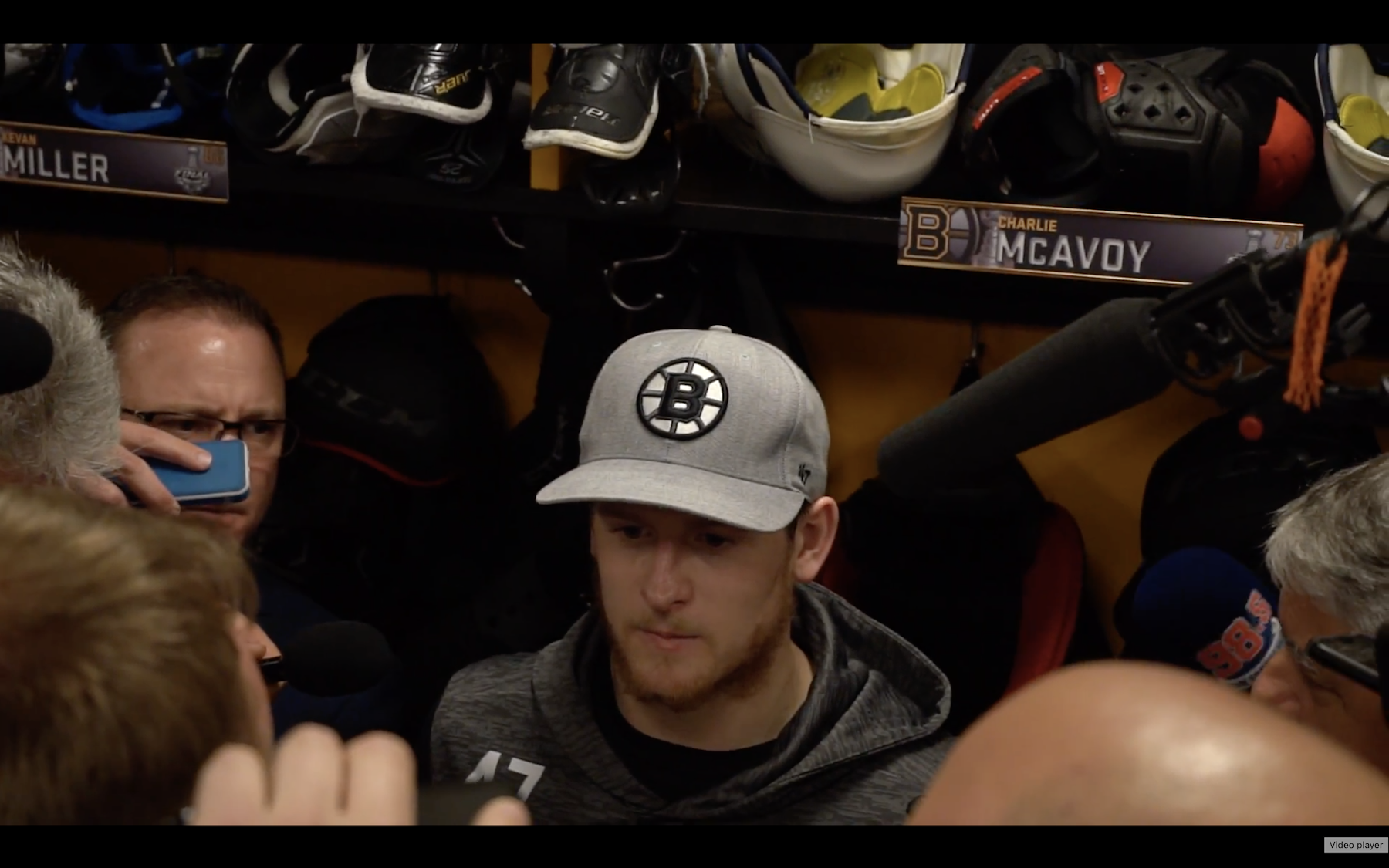 Torey Krug's helmet-less shift highlights Bruins' Game 1 victory 